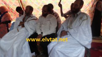 مدير مكتب الندوة العالمية للشباب الإسلامي بنواكشوط: الخليل ولد مختاري رفقة بعض الحضور في حفل الافتتاح