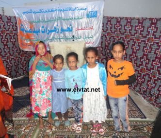 مجموعة من زهرات الجمعية في نشيد جماعي