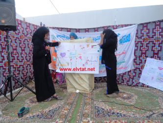 إحدى الأسر تستعرض منتوجها