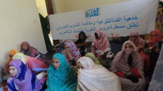 جانب من الطالبات المستفيدات في إحدى الحصص المنظمة من طرف جمعية الفتاة لصالح طالبات الباكالوريا