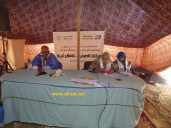 الأستاذ: عبد الرحمن ولد فتى خلال حلقة إفتاء وتفسير في اليوم الثاني من أيام المخيم الثامن