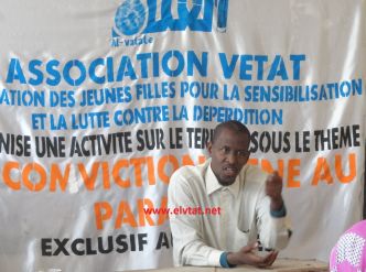 الأستاذ: مصطفى لو   في محاضرته اليوم بنشاط الفتاة