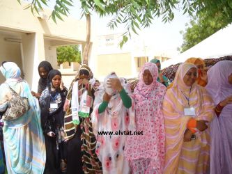 دموع الفراق في طابور الوداع